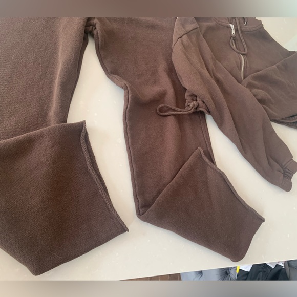 Garage Sweatsuit Set - Picture 3 of 9